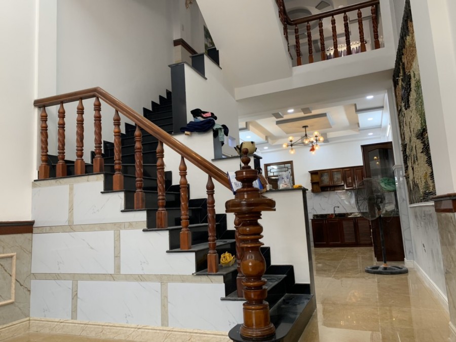 Vào ở ngay, Quận 10, HXH 40m2, 3 tầng đúc kiên cố, giá 6,1 tỷ còn thương lượng