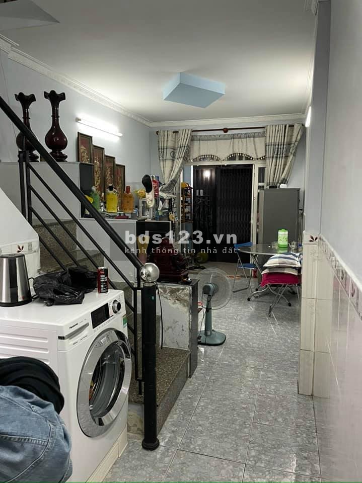 Cần bán nhà đường Âu Cơ quận Tân Bình 37m2 giá rẻ 3 tỷ 8 TL mạnh