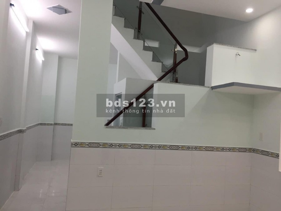 Cần tiền bán nhà về quê sinh sống mùa dịch kết cấu 1 trệt, 1lầu diện tích 100m2