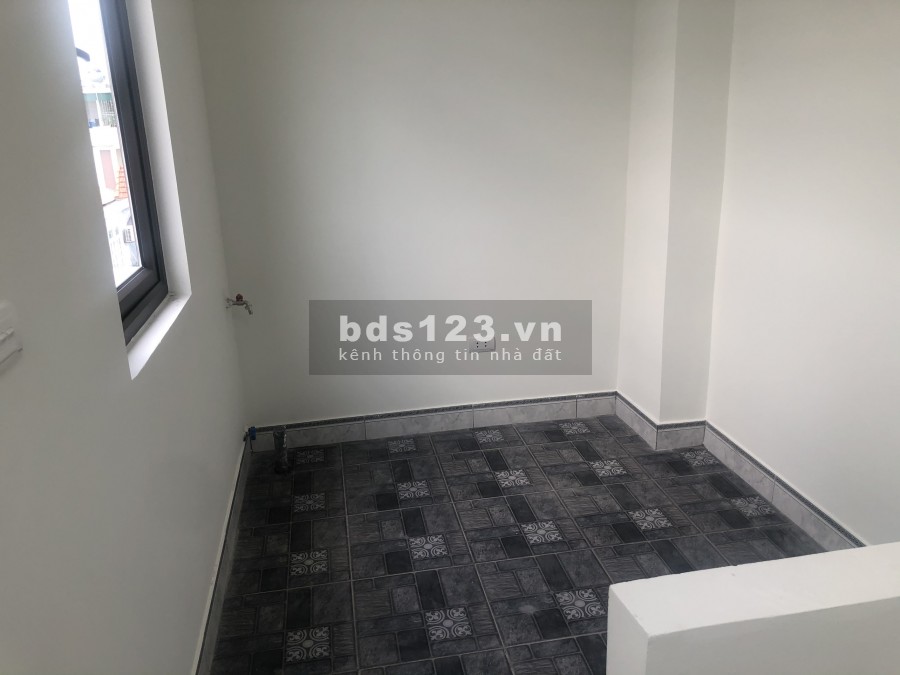 Chính chủ cần bán gấp Phố Ngọc Trì, khu dân trí cao, 5 tầng đúc