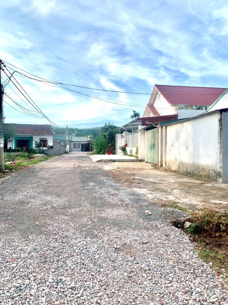 Chính chủ bán duy nhất lô đất 93m2 Khu 1 Hải Yên.Vị trí đất nằm trong khu vực quy hoạch ổn định, dân trí cao