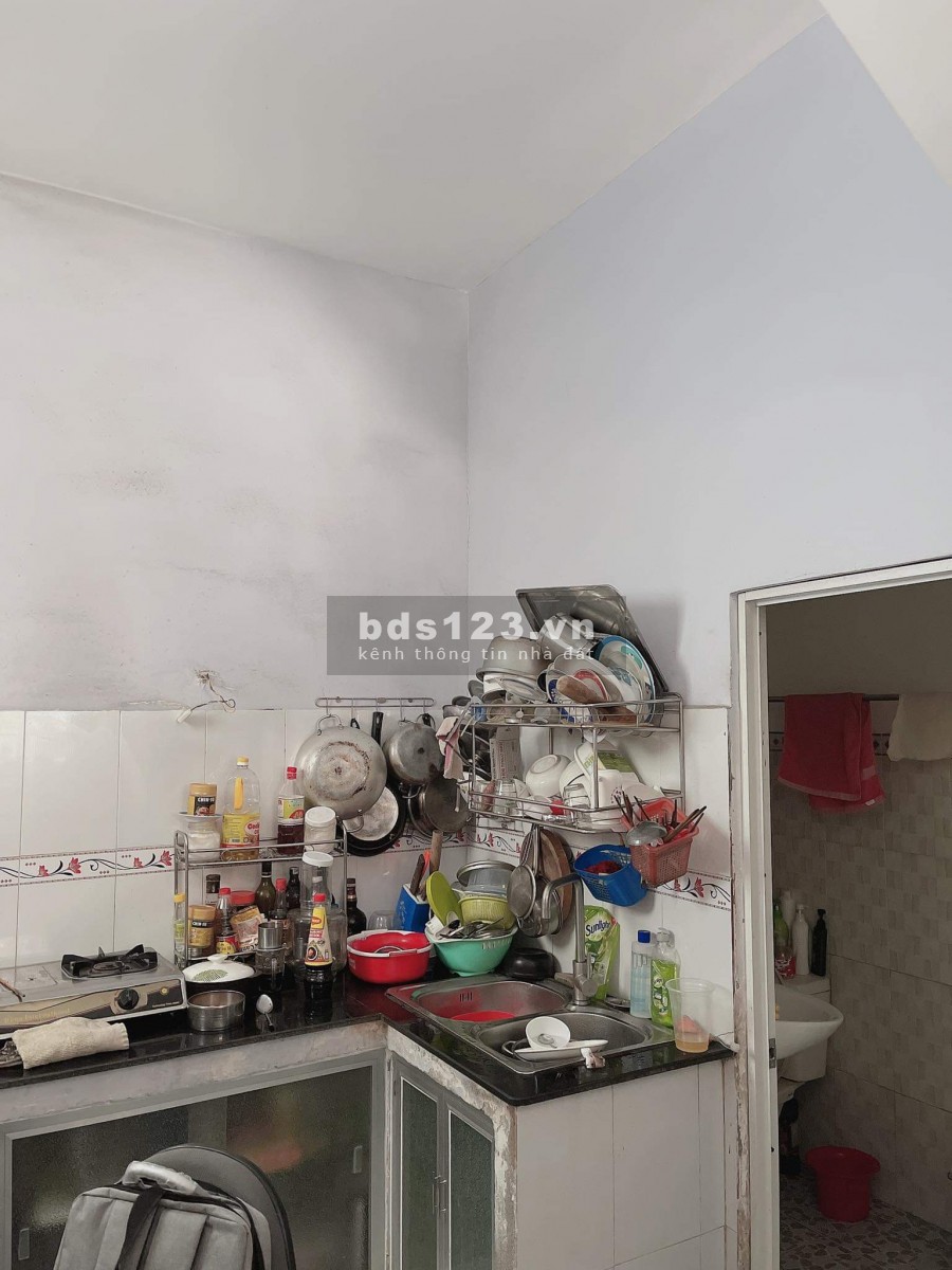 Bán nhà đường Lạc Long Quân, Tân Bình, 3 tầng đúc, giá chỉ 4 tỷ 25.