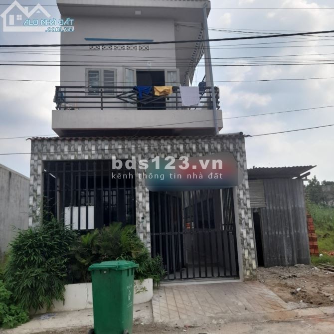 Bán nhà trọ 1 trệt 1 lầu 14 phòng gần KCN Lê Minh Xuân, Bình Chánh, giá 2.3 tỷ thu về
