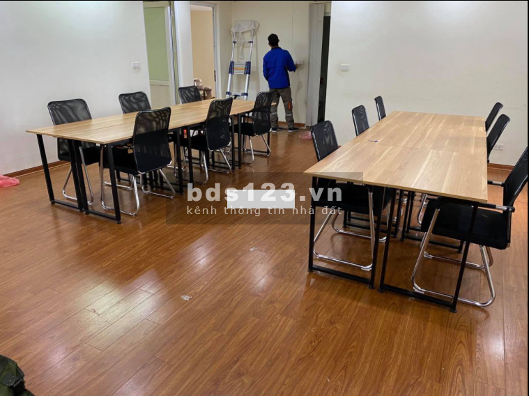 Cho thuê căn hộ 1001 chung cư 197 Trần Phú, 130m2 3PN thoáng mát có đồ cơ bản giá 8tr/th 0988296228