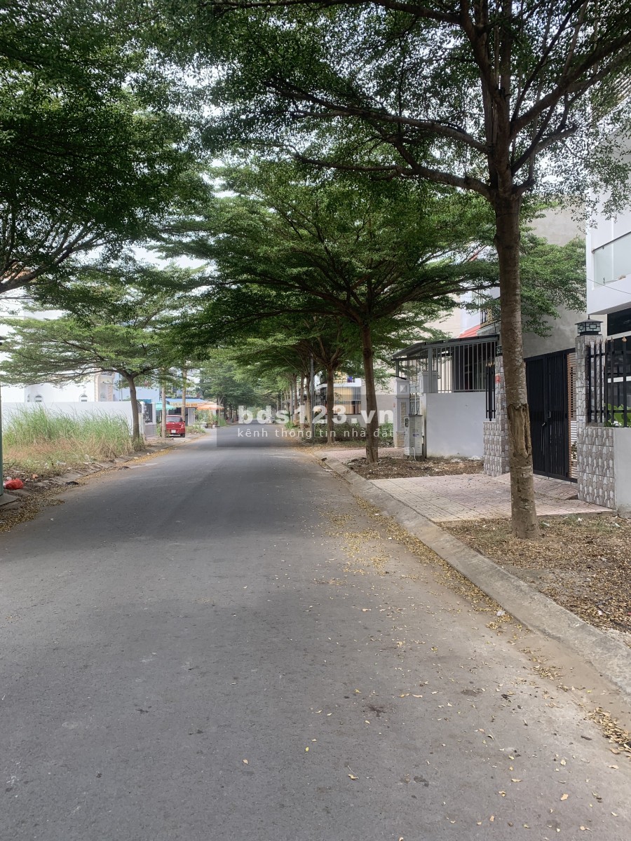 Nhà trong KĐT 5 sao 5.5x20m2 sổ hồng ra nhanh, sổ hồng thổ cư