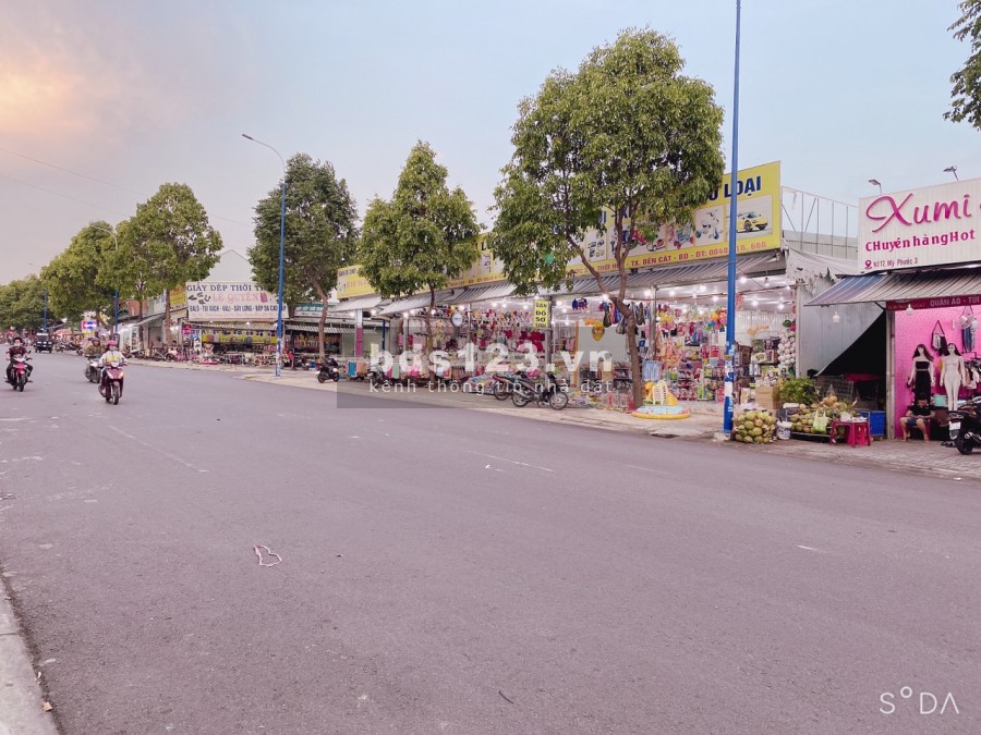 Tôi cần bán lô đất 150m2, gần mặt tiền đường nhụa, 42m, xung quanh khu dân cư đông đúc, sát chợ