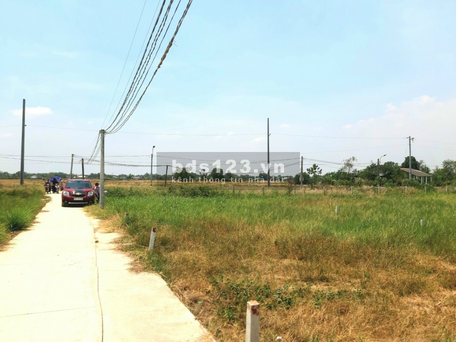 Cần bán mảnh đất 300m2 thổ + 944m2 vườn, vuông vức, đường Ấp 3 xã Long An, Giá chỉ 3,1tr/m2