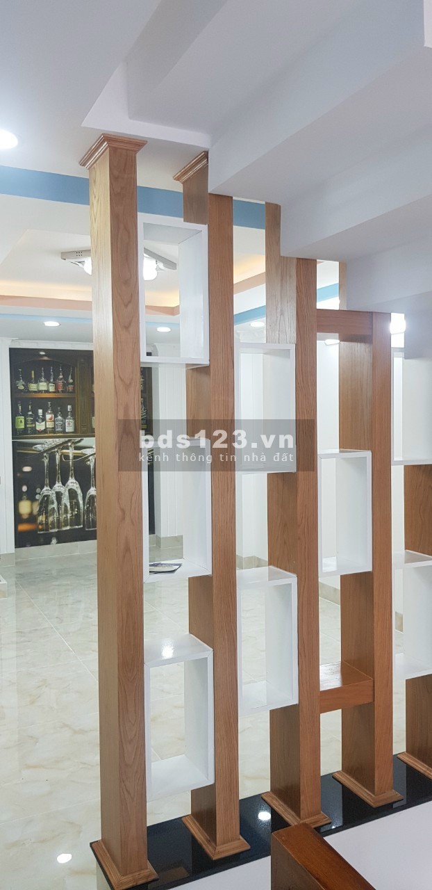 Cần bán nhà nguyên mặt tiền đường ngay Lê Văn Quới vào, lh 0915718879