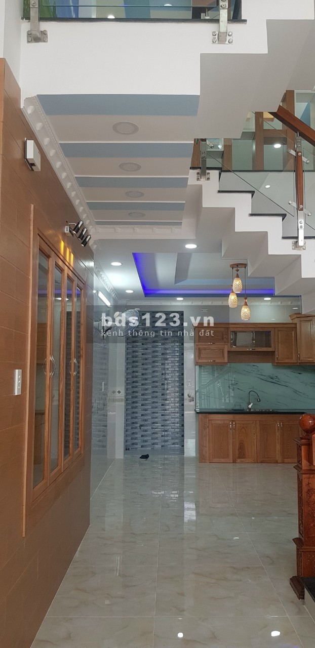 Cần bán nhà nguyên mặt tiền đường ngay Lê Văn Quới vào, lh 0915718879