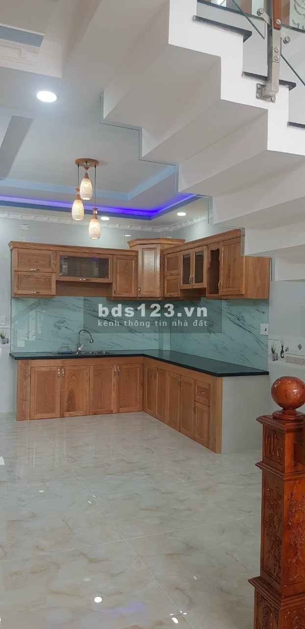 Cần bán nhà nguyên mặt tiền đường ngay Lê Văn Quới vào, lh 0915718879
