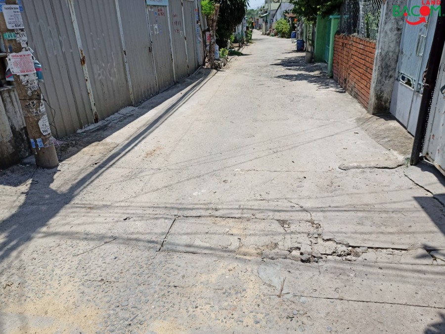 Bán đất Hoá An vị trí đẹp, mặt tiền hẻm, đường xe hơi, khu dân cư xung quanh