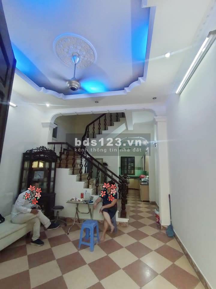 Bán gấp nhà Nguyễn Văn Cừ, Quận Long Biên, diện tích khủng 84m2, gần phố chính
