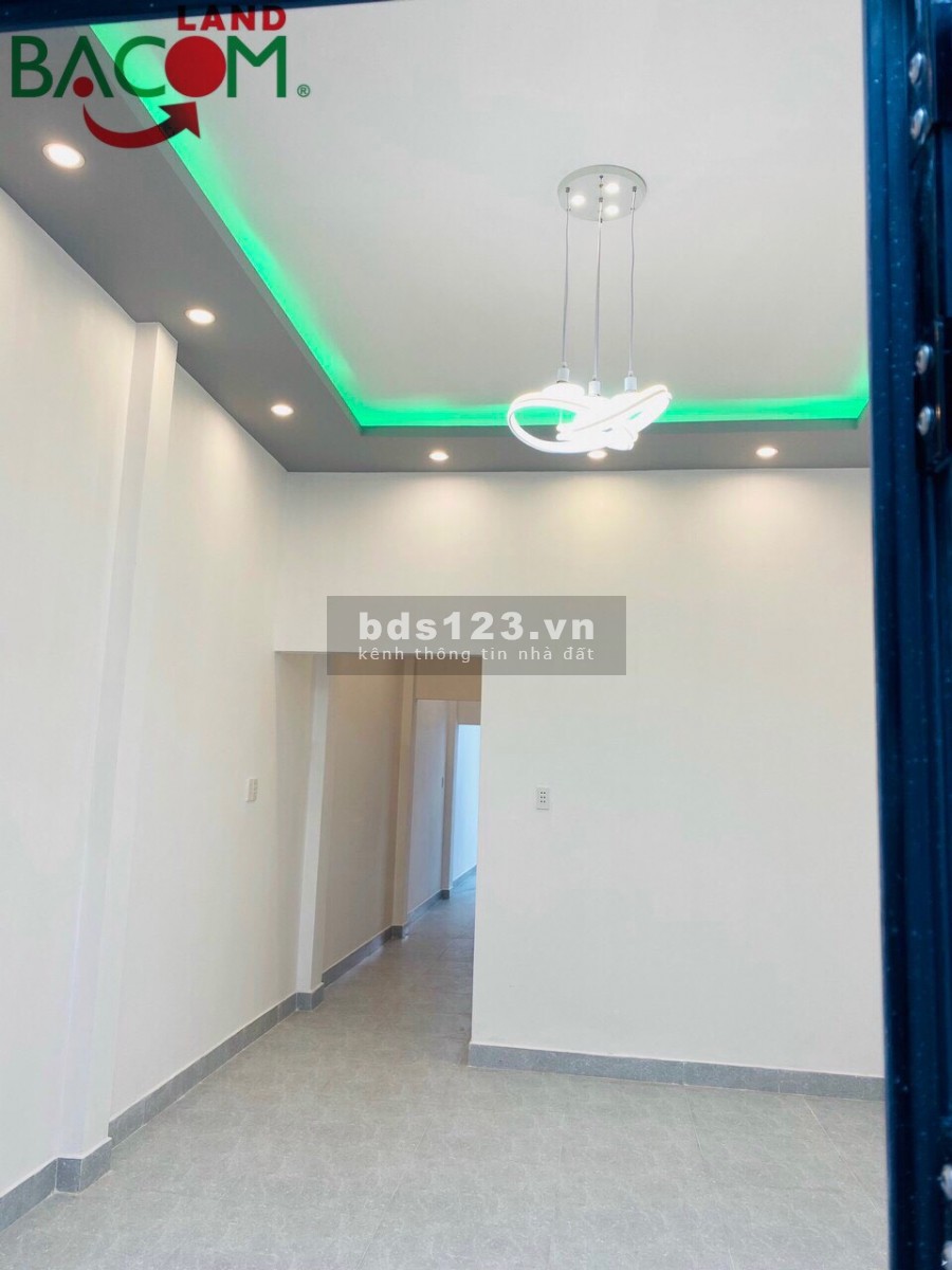 Bán nhà dt 105m2, sổ riêng, thổ cư, đường ô tô P. Tân Phong, BH giá chỉ 2ty550