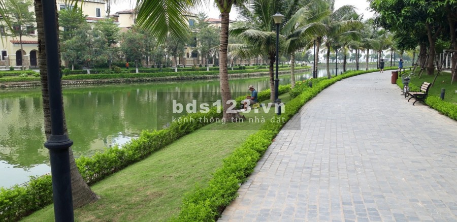 Bán biệt thự view hồ Vinhomes Thăng Long 233m2 giá chỉ 111tr/m2 giá bán 26 tỷ