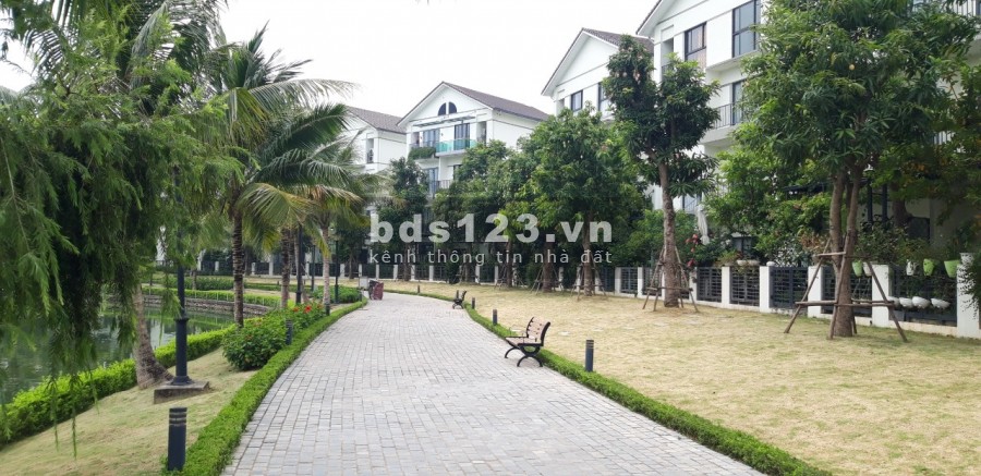 Bán biệt thự view hồ Vinhomes Thăng Long 233m2 giá chỉ 111tr/m2 giá bán 26 tỷ