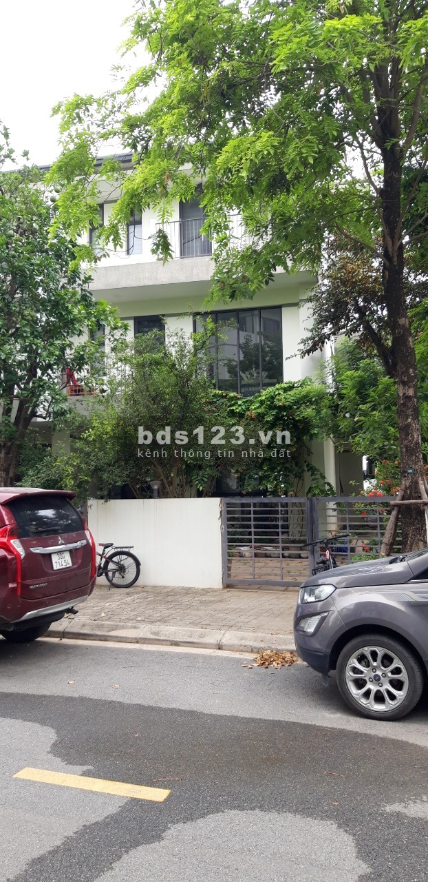 Bán biệt thự view hồ Vinhomes Thăng Long 233m2 giá chỉ 111tr/m2 giá bán 26 tỷ