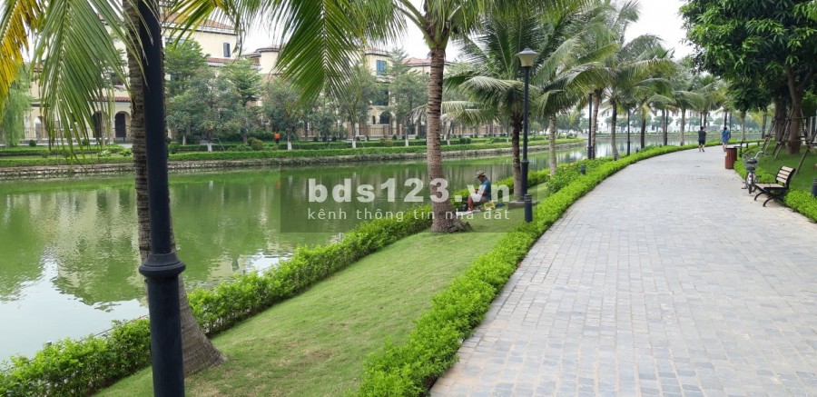 Bán biệt thự view hồ Vinhomes Thăng Long 233m2 giá chỉ 111tr/m2 giá bán 26 tỷ
