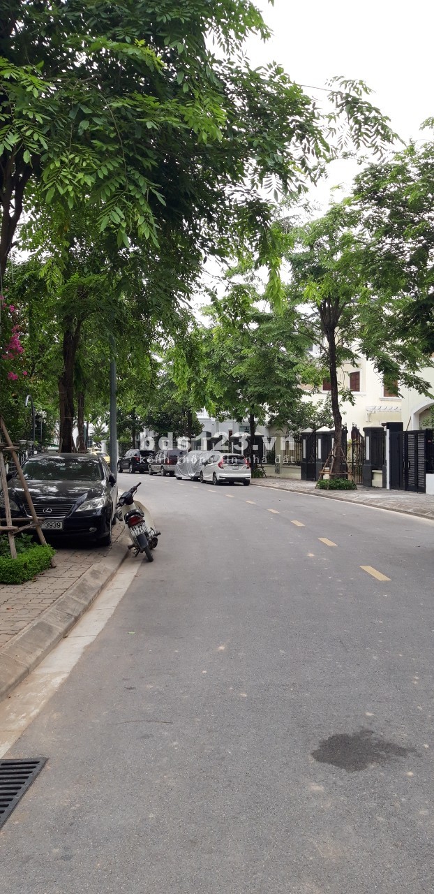 Bán biệt thự view hồ Vinhomes Thăng Long 233m2 giá chỉ 111tr/m2 giá bán 26 tỷ