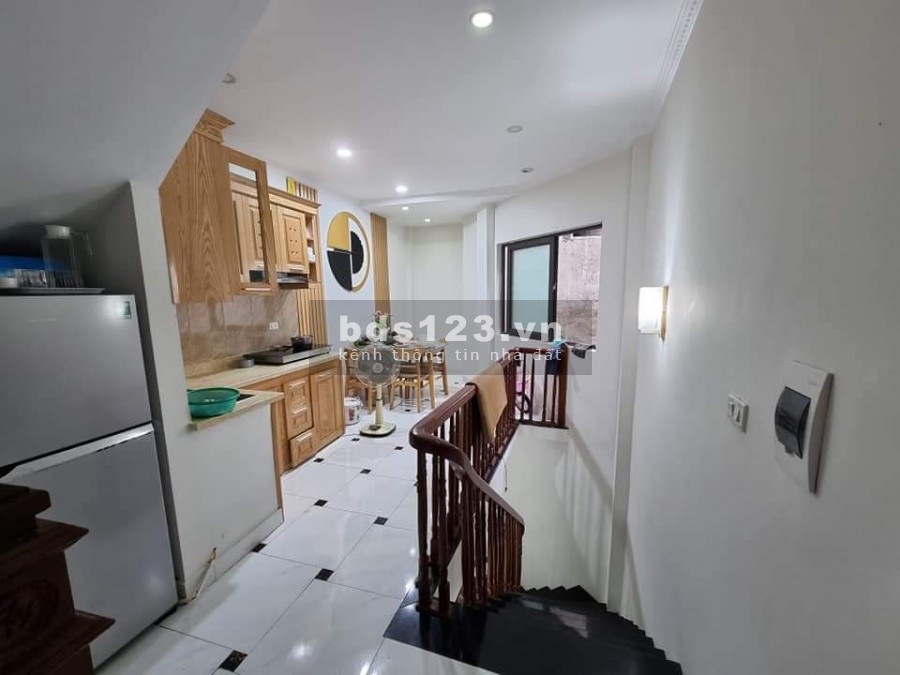 Chính Chủ nhờ (Bán Gấp) Nhà Hồ Tùng Mậu DT: 90m X 5 tầng, phân lô gara ô tô kinh doanh văn phòng. Giá sốc: 65tr/m.