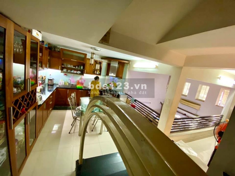 Hẻm xe tải quay đầu, Bàu Cát, Quận Tân Bình, dt 72m, 4 tầng, giá 9.9 tỷ