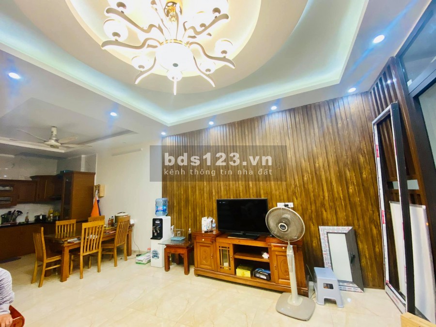Nhà riêng Hoàng Mai 5 tầng 58m2, lô góc, tặng full nội thất, giá 4.25 tỷ