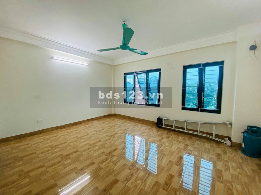 Nhà riêng Hoàng Mai 5 tầng 58m2, lô góc, tặng full nội thất, giá 4.25 tỷ