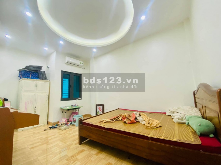 Nhà riêng Hoàng Mai 5 tầng 58m2, lô góc, tặng full nội thất, giá 4.25 tỷ