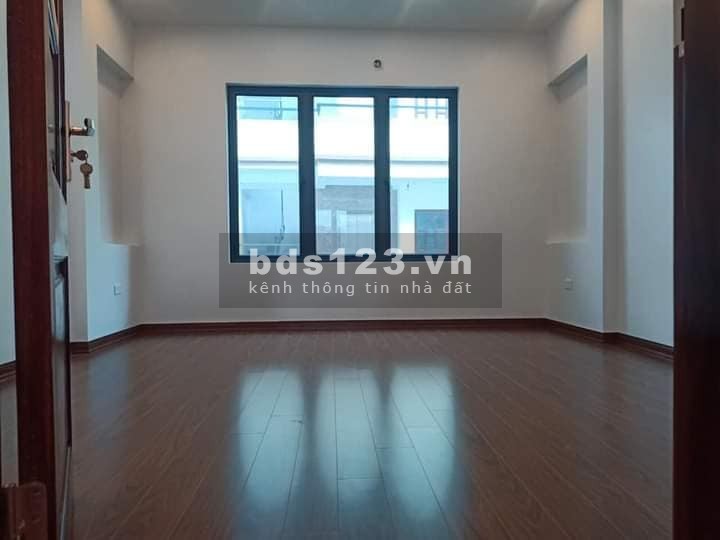 Long Biên, 63m2 mt 5.5m 5 tầng đúc, giá chào 4.15 tỷ Đường trải appan