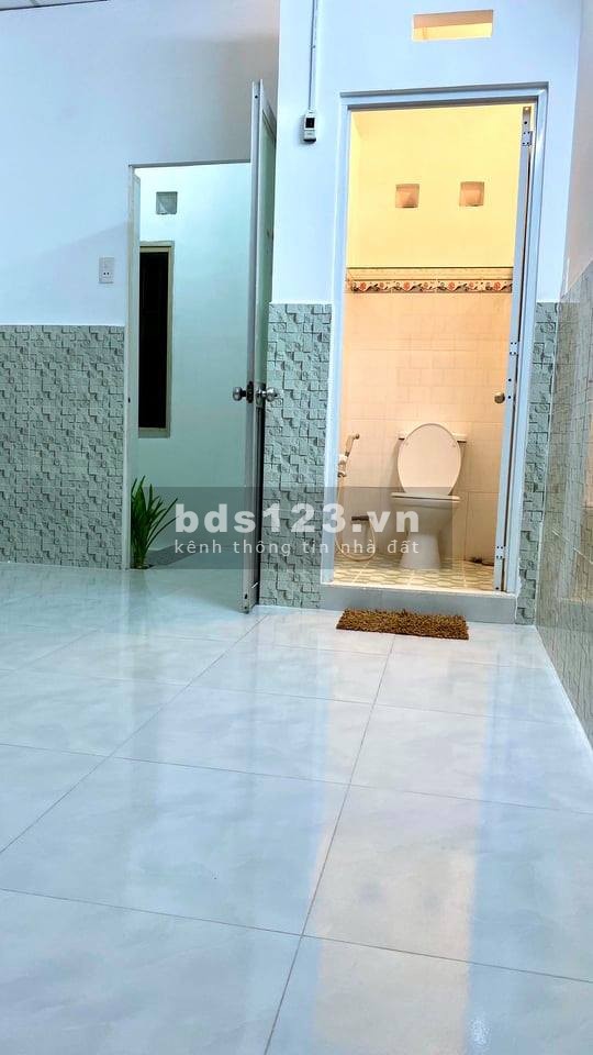 Nhà mới ở ngay giá chỉ 2 tỷ 75 diện tích sử dụng 42m2 sổ vuông gần hẻm lớn