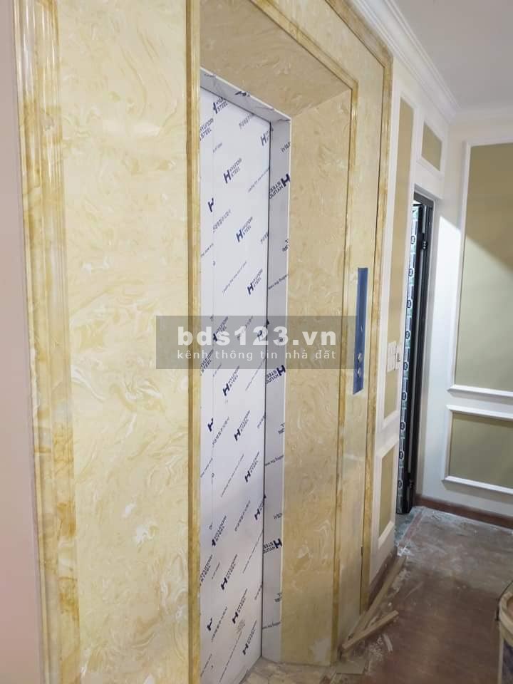 Nhà mới ở ngay Hồ Tùng Mậu, 34m2, 5 tầng, gara Ô tô, nhỉnh 5 tỷ