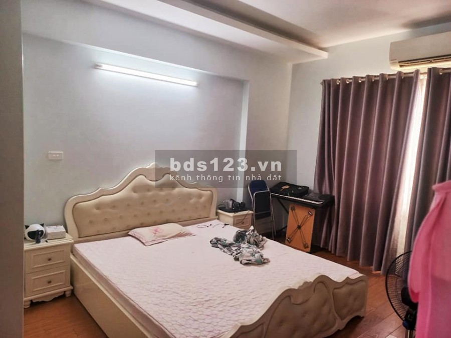 Bán siêu gấp Ngọc Thuỵ, dt 40m2, 4 tầng, mt 4m, ô tô đỗ cửa, đường rộng 10m, giá 86 triệu/m2