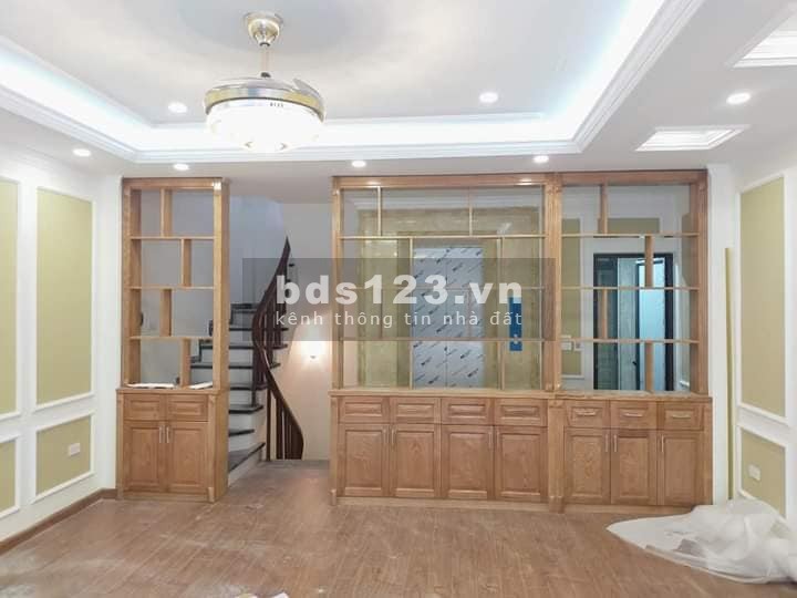 Nhà mới ở ngay Hồ Tùng Mậu, 34m2, 5 tầng, gara Ô tô, nhỉnh 5 tỷ