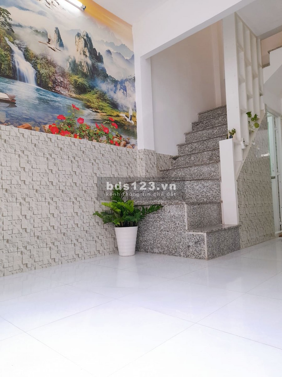 Nhà mới ở ngay giá chỉ 2 tỷ 75 diện tích sử dụng 42m2 sổ vuông gần hẻm lớn