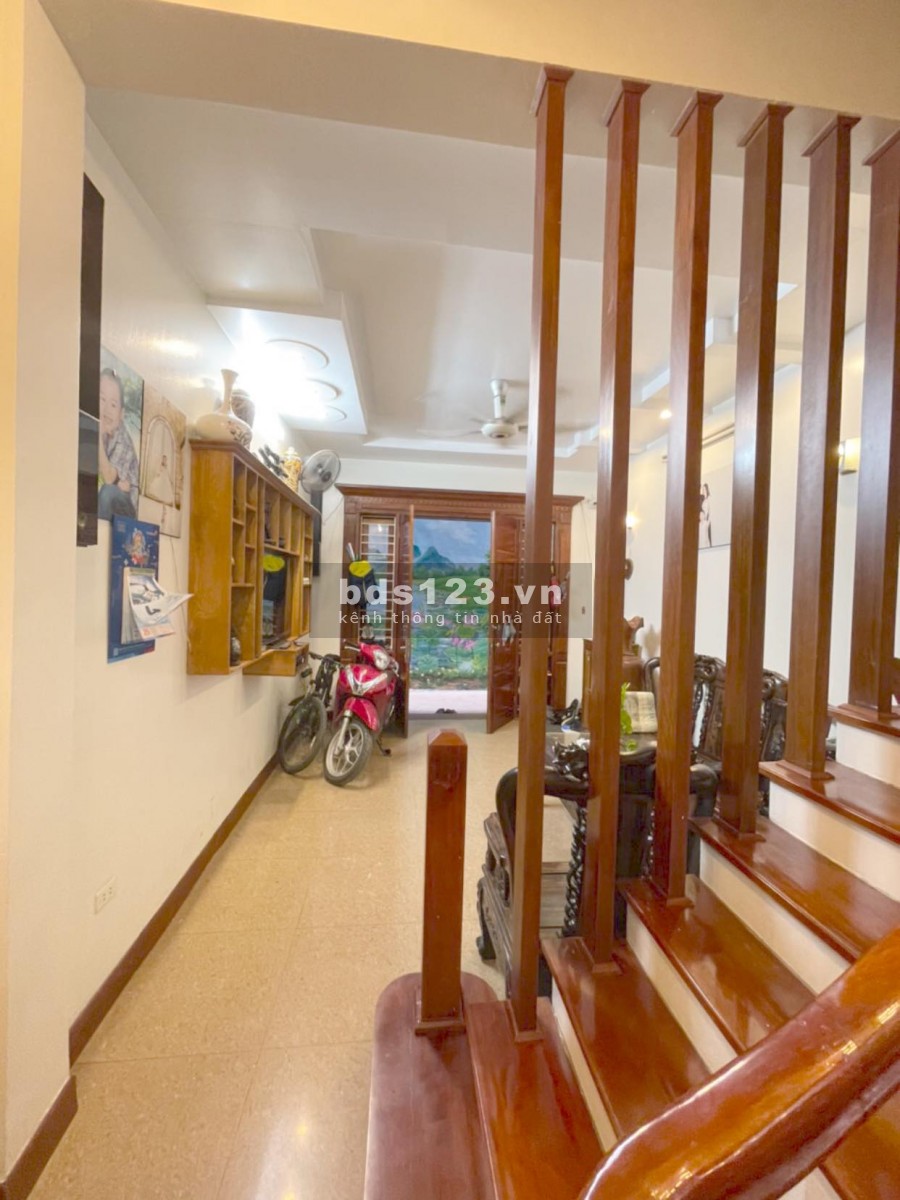 Siêu phẩm Cầu Giấy, dt 44m2, 6 tầng, 8 phòng ngủ, cách ô tô 30m, tặng lại nội thất, giá siêu covid giá 4.6 tỷ