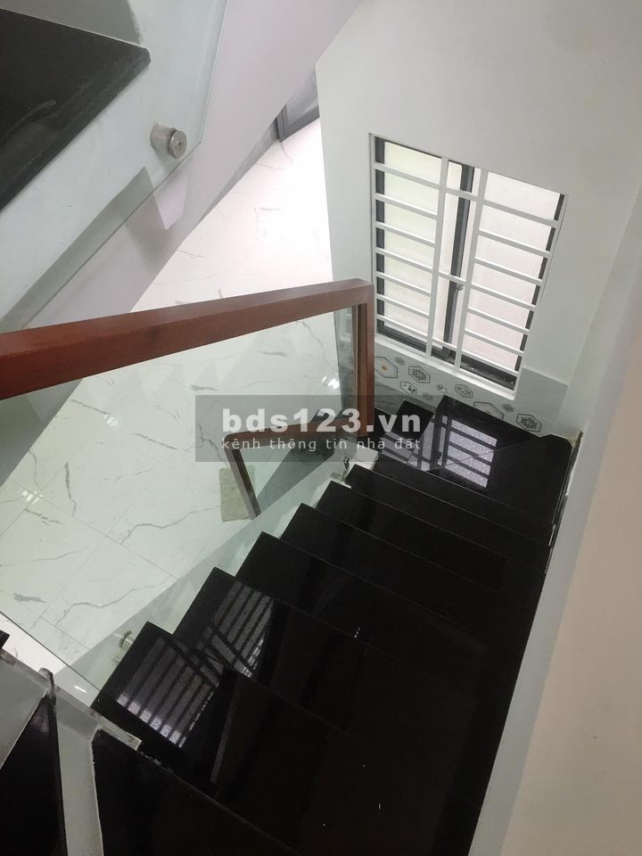 Nhà bán 88m2, 3 tầng hxh đường Âu Cơ Quận Tân Bình, giá chỉ 3.1 tỷ