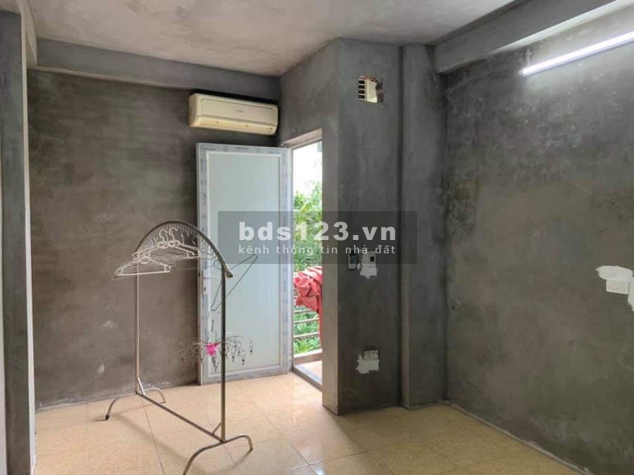 Bán nhà trung tâm Ngọc Lâm 4 tầng, ngõ thông các ngả, giá hiếm, dt 33m2, 4 tầng