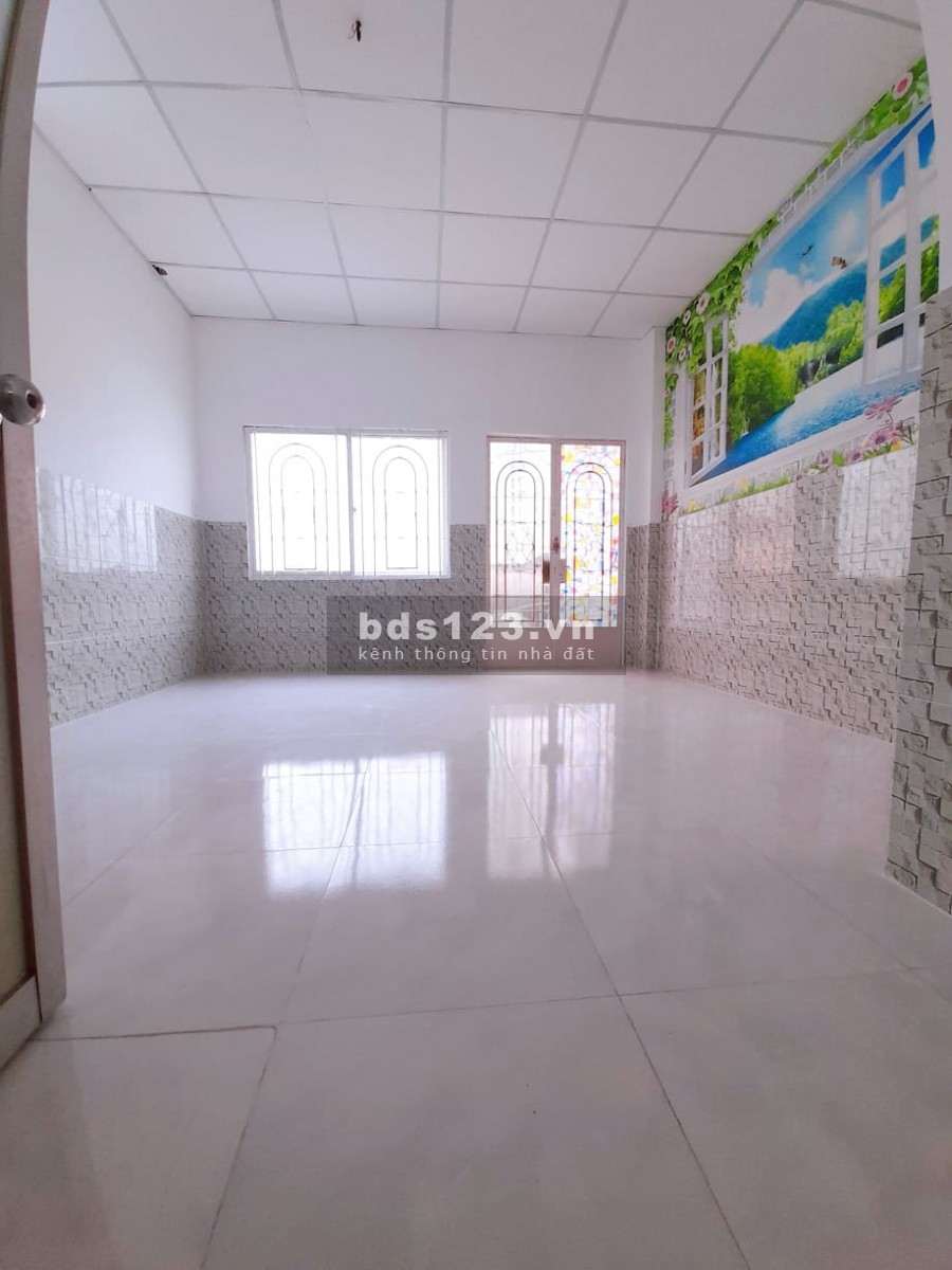 Nhà mới ở ngay giá chỉ 2 tỷ 75 diện tích sử dụng 42m2 sổ vuông gần hẻm lớn