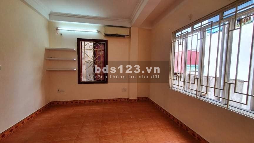 Nhỉnh 2 tỷ có nhà 4 tầng đẹp trung tâm Quận Hai Bà Trung, lô góc sổ riêng, 3 phòng ngủ