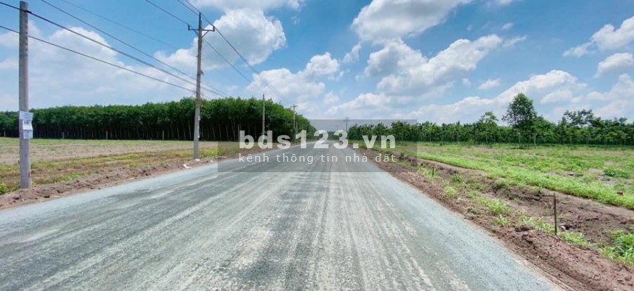 Bán đất 2280mư đường lớn, khu dân cư, gần chợ, trường học, giá bán 560 triệu