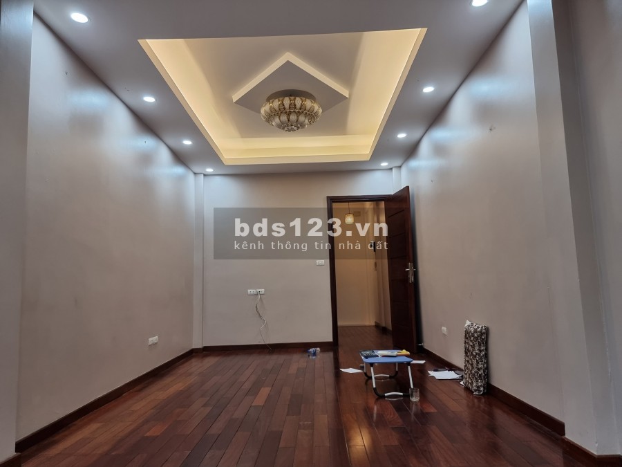 Mặt phố Lê Duẩn, diện tích 35m2x5 tầng, nhà đẹp bán giá 5.9 tỷ, lh 0988899816
