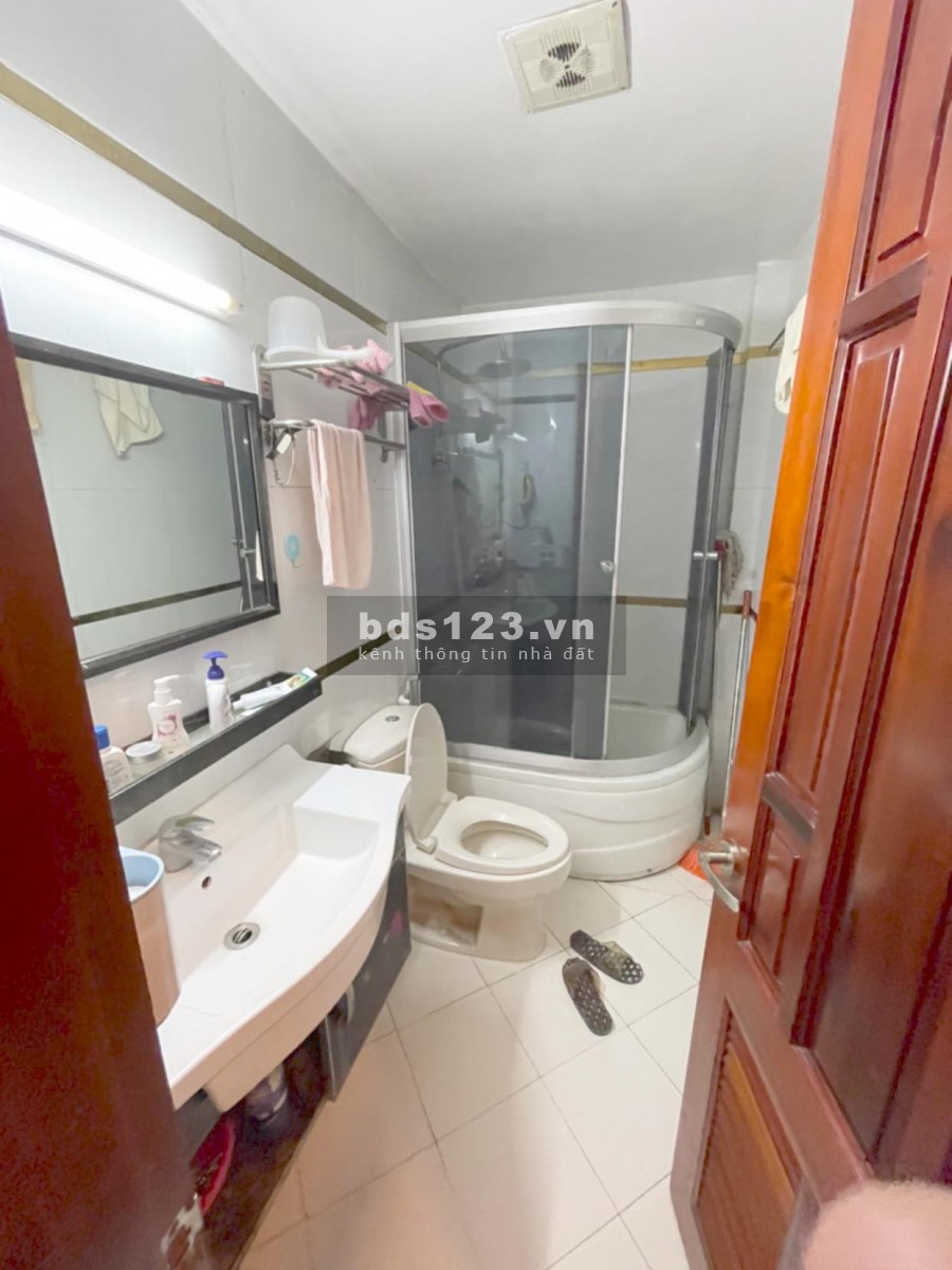 Siêu phẩm Cầu Giấy, dt 44m2, 6 tầng, 8 phòng ngủ, cách ô tô 30m, tặng lại nội thất, giá siêu covid giá 4.6 tỷ