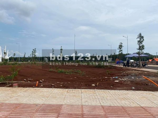 Bán lô đất mặt tiền đường nhựa 21m cách trường Hoàng Việt chỉ 500m