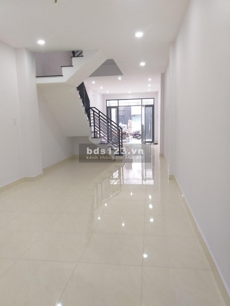 Ô tô đỗ cửa diện tích 70m2, 3 tầng đúc kiên cố Cộng Hòa P.13 Tân Bình gíá tốt 7 tỷ