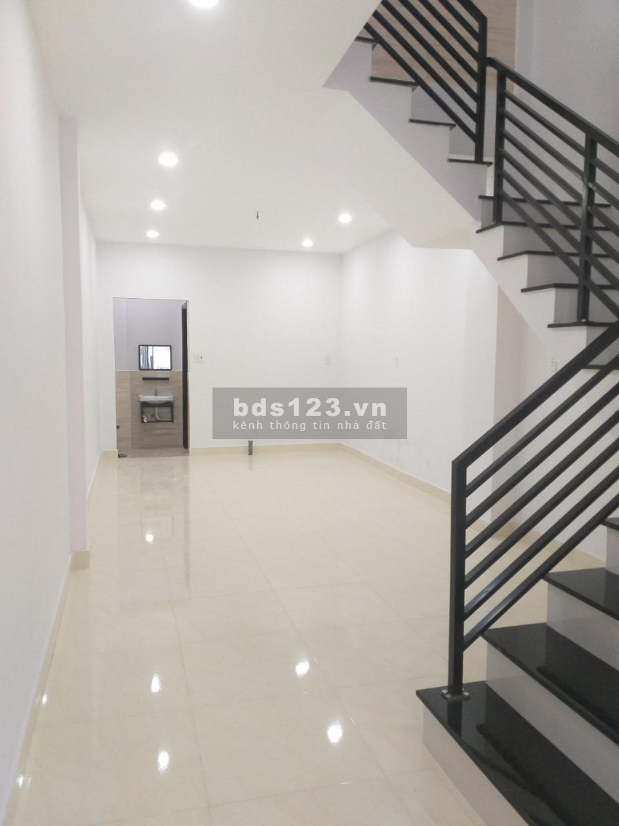 Ô tô đỗ cửa diện tích 70m2, 3 tầng đúc kiên cố Cộng Hòa P.13 Tân Bình gíá tốt 7 tỷ