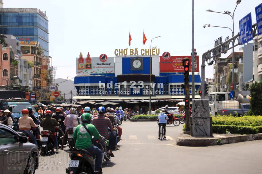 Bán gấp mặt tiền Lê Quang Định Bình Thạnh, 140m2(4x35), ngay chợ Bà Chiểu giá 26 tỷ.