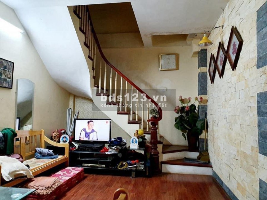 Nhà đẹp full nội thất ngõ 184 Hoa Bằng. DT 30m2, 6 tầng, mt 3.5m. giá 3.15 tỷ