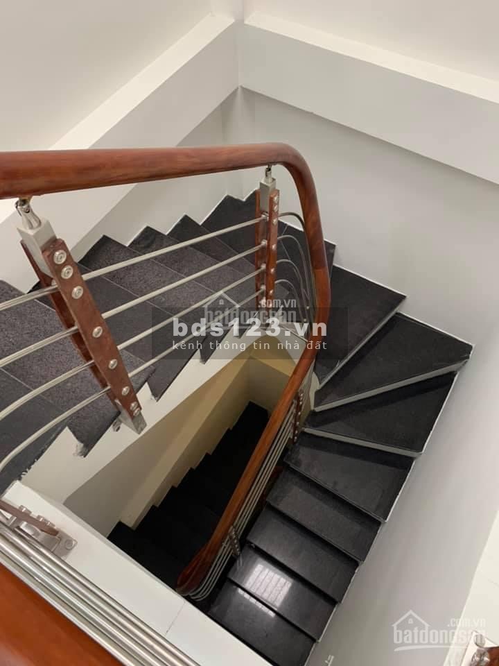 Bán Nhà 30m nguyễn văn cừ ngõ oto giá bán 3 tỷ, 5 tầng xây kiên cố