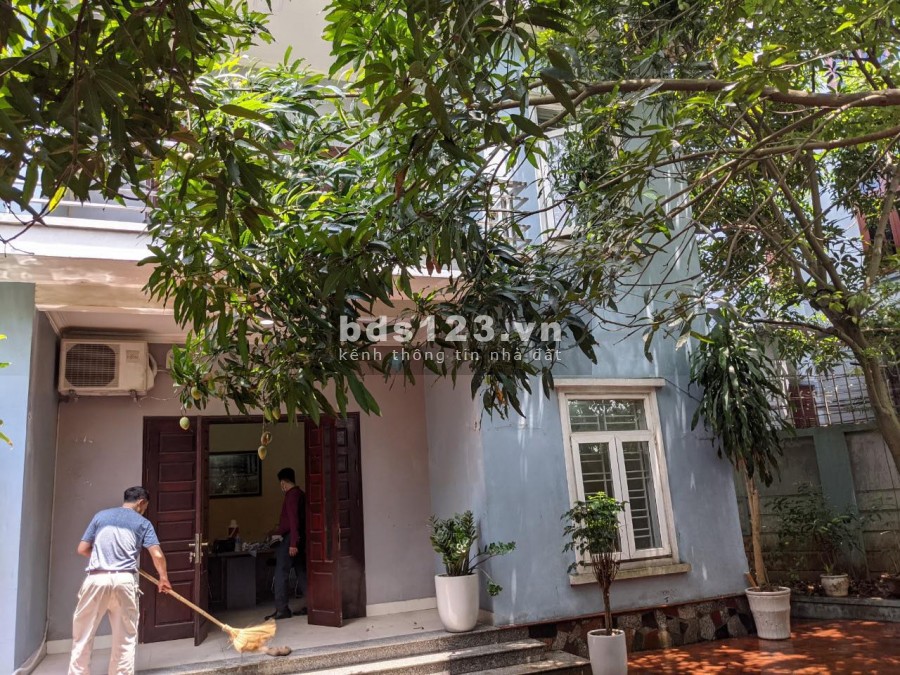 Cần bán gấp nhà Biệt thự 207m, 2T, 16m MT, cạnh nhà Máy Gỗ, Lô góc 3 mặt, Ô tô 7 chỗ.