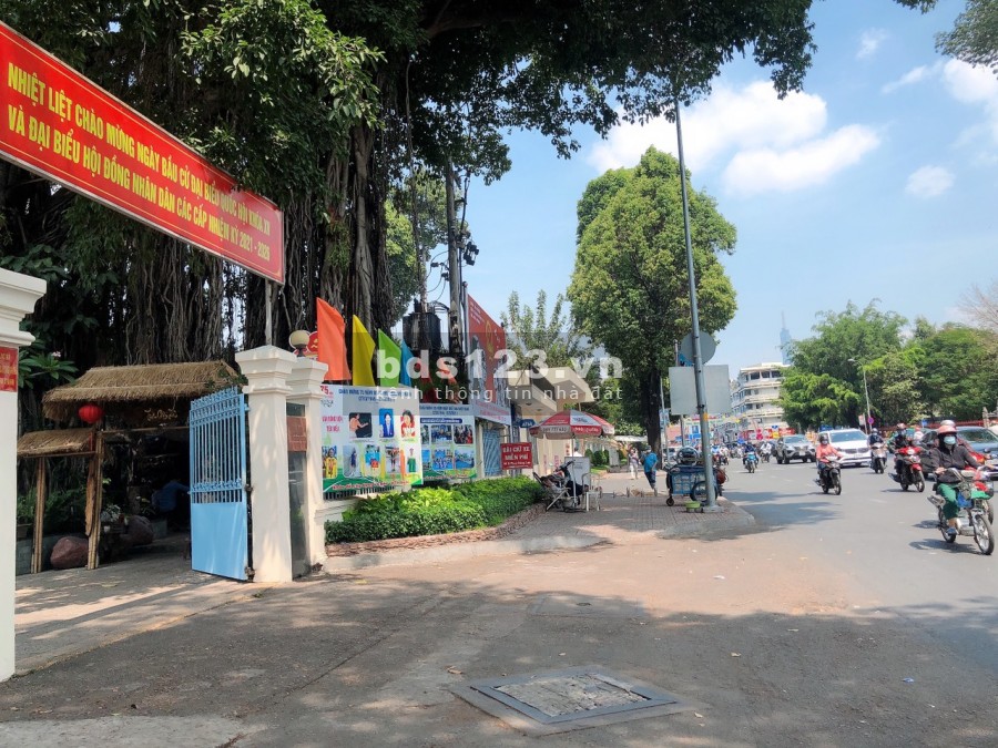 Bán gấp mặt tiền Lê Quang Định Bình Thạnh, 140m2(4x35), ngay chợ Bà Chiểu giá 26 tỷ.
