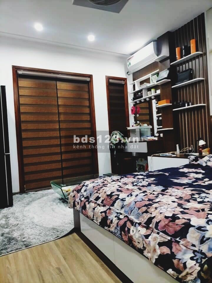 Bán nhà Bạch Mai,nhà đẹp ở ngay,gần đường ôtô,trung tâm Hai Bà, S:52m giá 4.7 tỷ